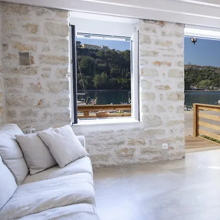 E Loft Spartokhórion